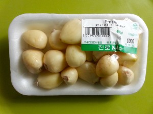 Garlic (not yet minced).